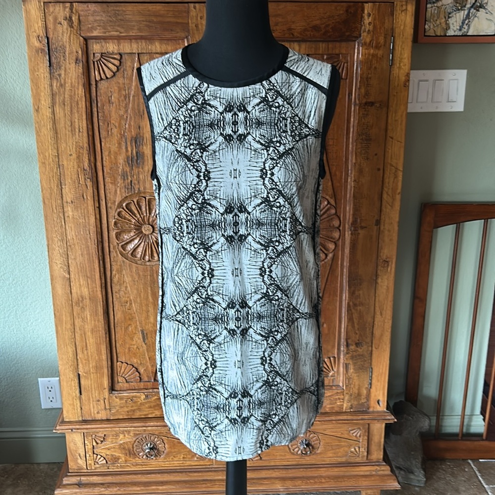 J Brand Tunic - Abstract Black & White Pattern - Size Small